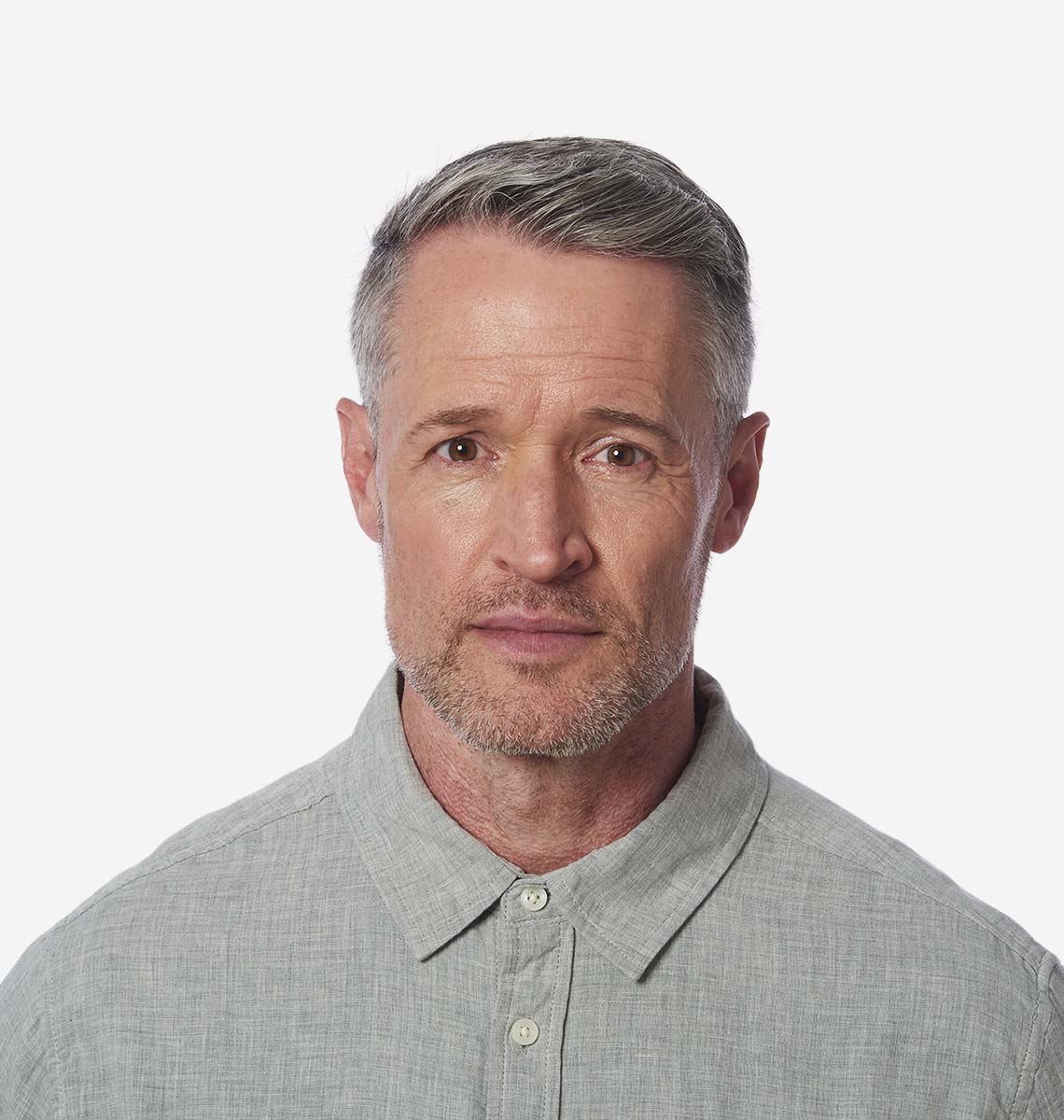 RIC RT 보청기를 착용하고 있는 빌