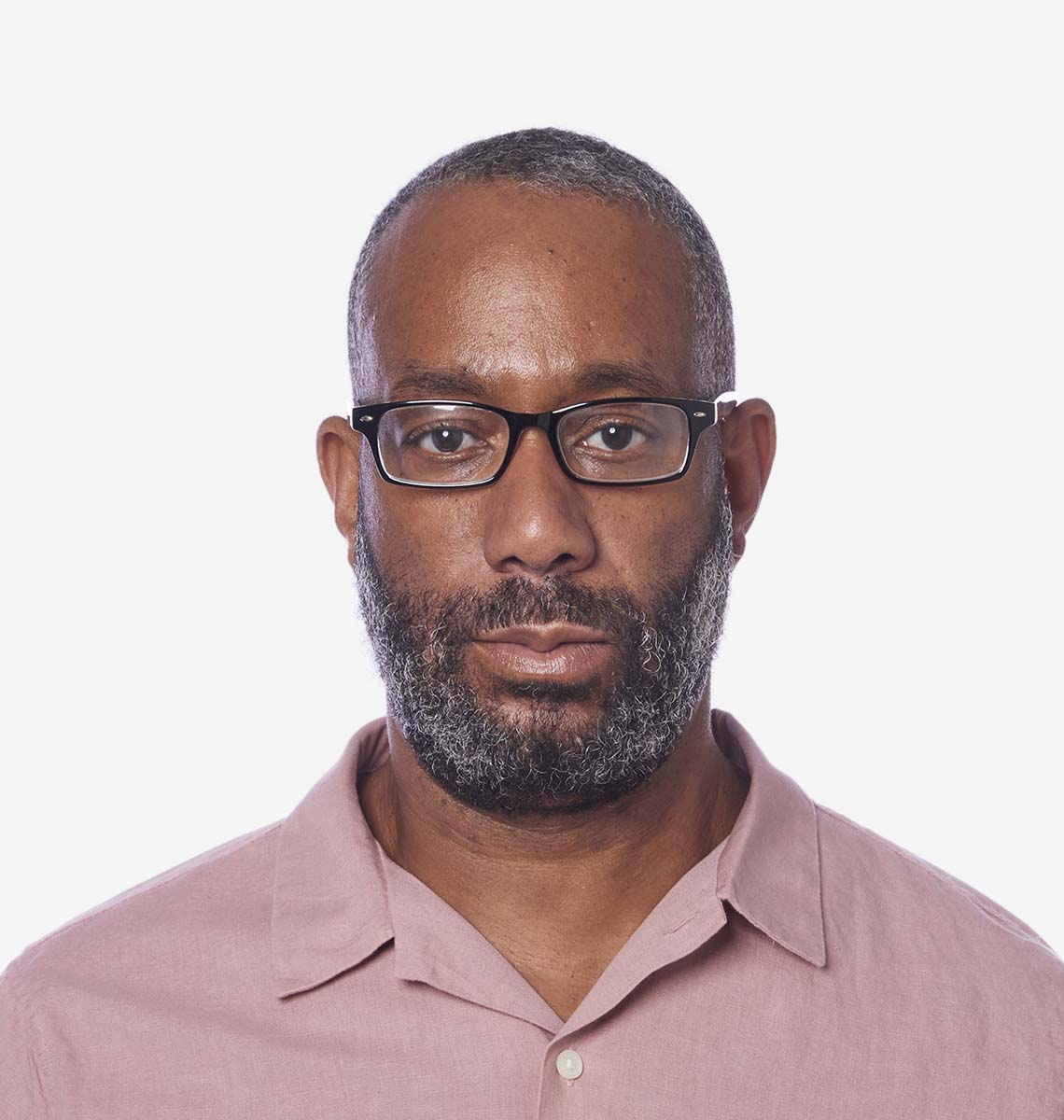 CIC 유선 보청기를 착용하고 있는 트레이시